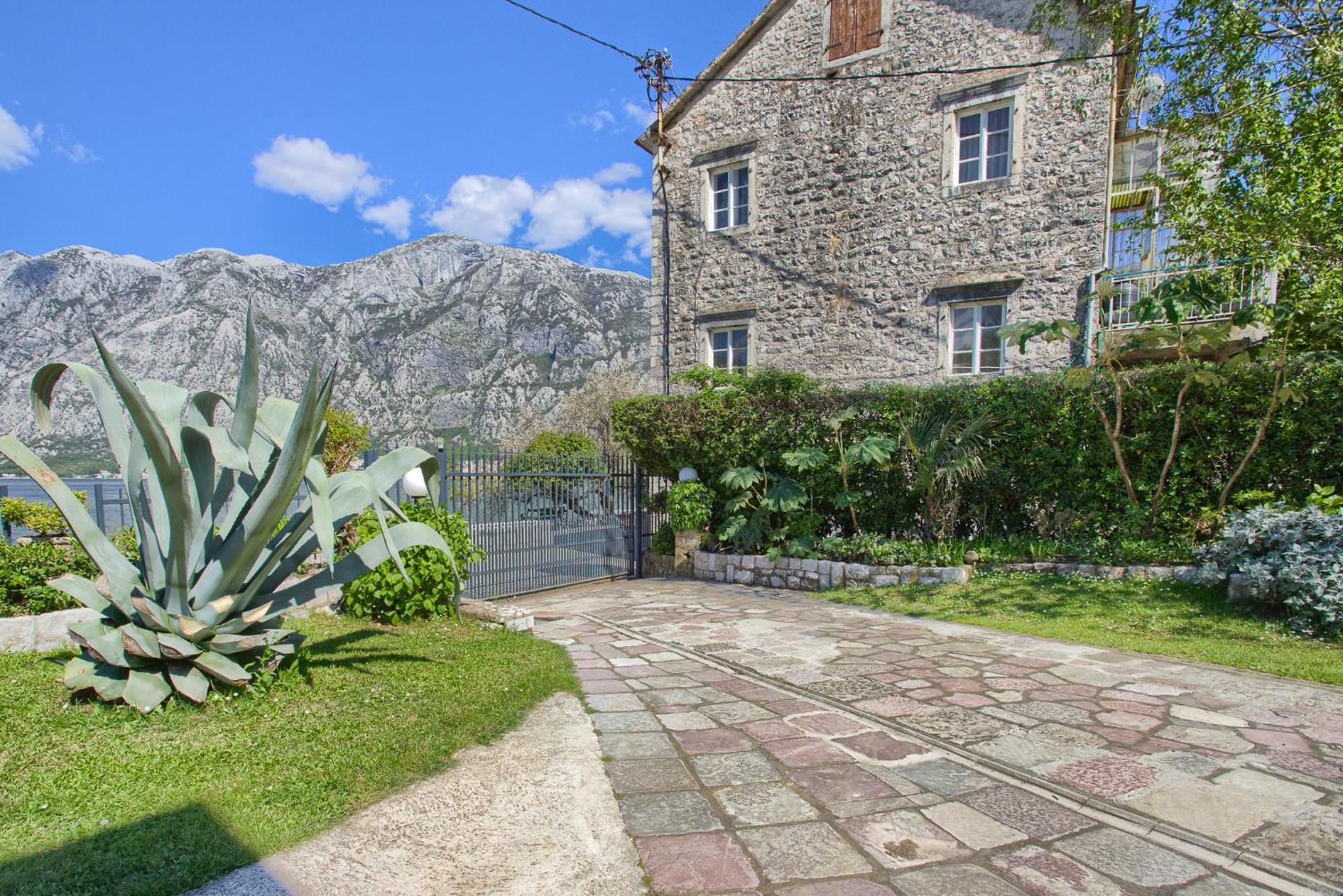 Apartments Ivanovic Kotor Exteriör bild